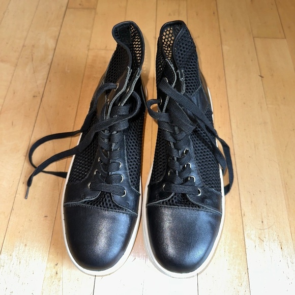 Vince Camuto Black leather/ mesh sneaker, 7.5, CB2318 - Picture 4 of 8